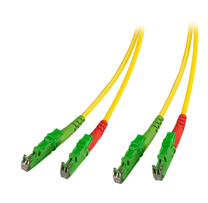 Câble fibre optique LWL-2-Faser-Patchk 10m E2000 APC8 avec connecteurs verts et bottes rouge/verte en position inclinée