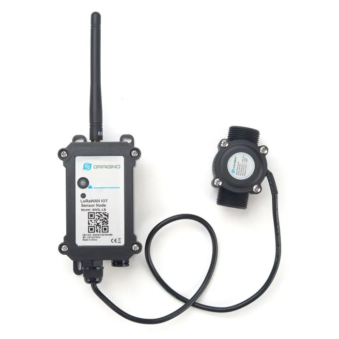 Sensor LoRaWAN Dragino SW3L-LB para medición de caudal de agua DN15 con módulo rectangular y contador cilíndrico conectados