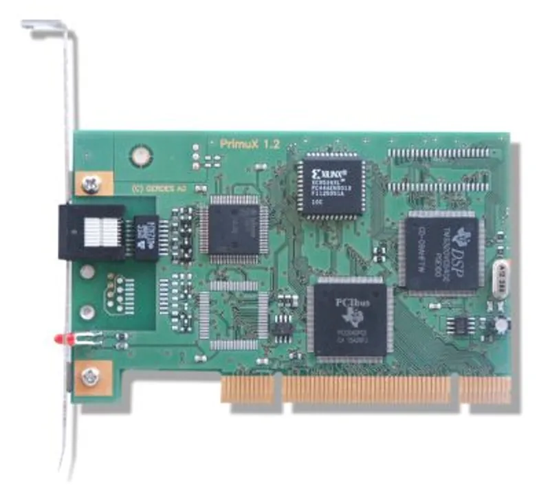 Gerdes PrimuX 1S2M/1PRI NT Server-Controller PCI mit grüner Platine, silbernem Haltewinkel, PCI-Anschluss, Samsung- und