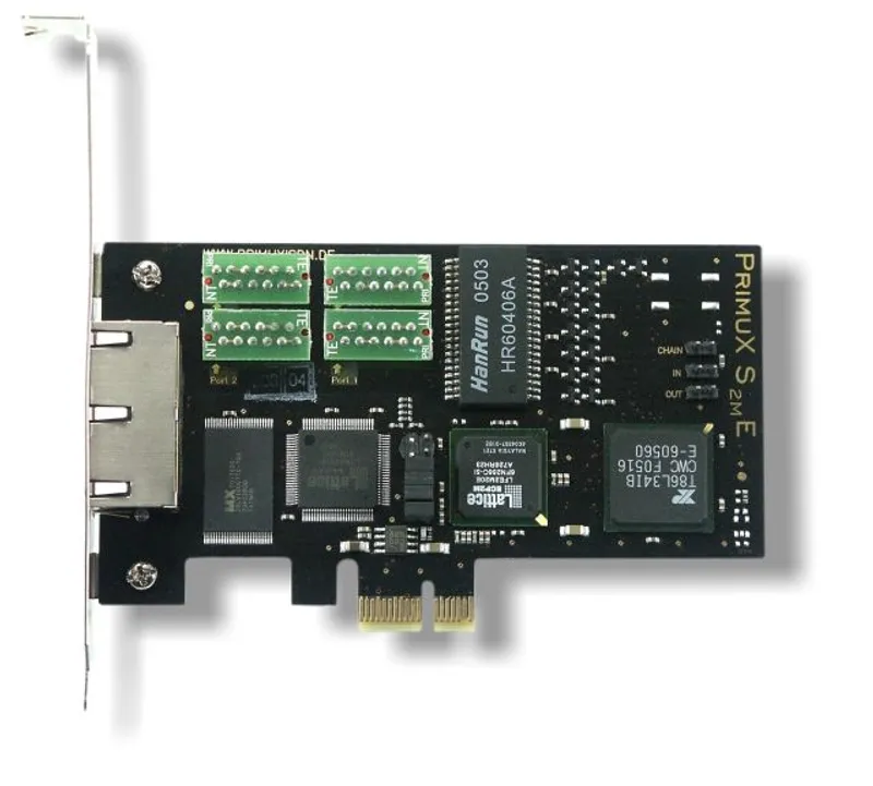 Gerdes PrimuX 2S2M/2PRI PCI-Express NT-Server-Controller mit PCIe-Steckverbinder, USB-Port, vier grünen Schraubklemmen und