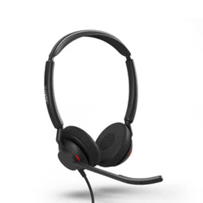 Чёрная гарнитура Jabra Engage 50 II Stereo с микрофоном и USB-A для UC на белом фоне в трёхчетвертном ракурсе.