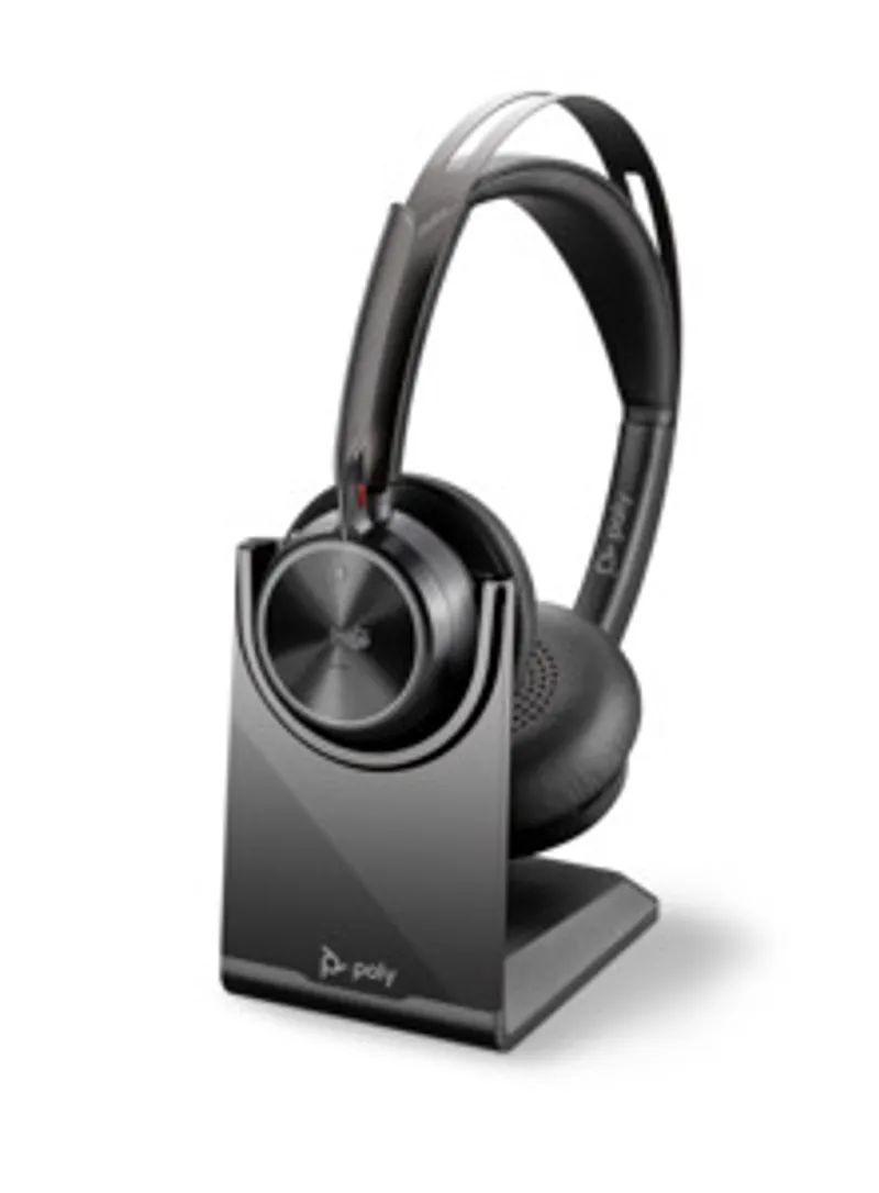 Cuffie stereo Poly Voyager Focus 2 con stand di ricarica nero, logo bianco e dettagli argento per Teams USB-C/A.