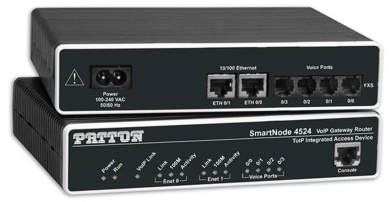 Паттон SmartNode 4524, два чёрных VoIP-шлюза с портами Ethernet и FXO, задняя и передняя панели с индикаторами состояния.