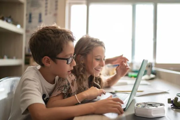 iRobot MINT Coding Roboter "Root Lite" für Kindergarten bis Universitäts Alter iRobot MINT Coding Roboter "Root Lite" für Kindergarten bis Universitäts Alter