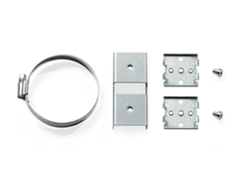LANCOM IAP Mount, silberne Metall-Schlauchschelle neben vertikalem rechteckigem Metallhalter mit zwei runden Löchern, zwei