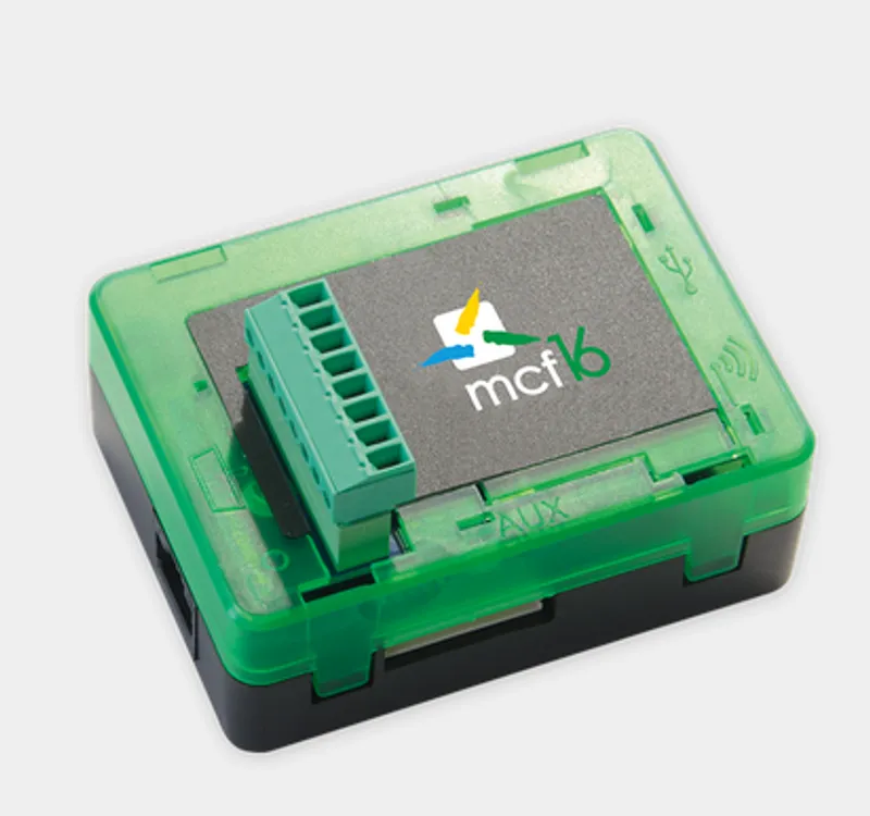 Module LoRa MCF88 LoRaWAN 4 canaux 4-20mA interface affiché dans un boîtier vert translucide avec bornier 8 broches et