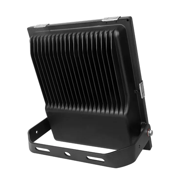 Projecteur LED MiBoxer FUTT07 100W RGB-WW IP65 vu de trois quarts arrière avec dissipateur thermique à ailettes verticales