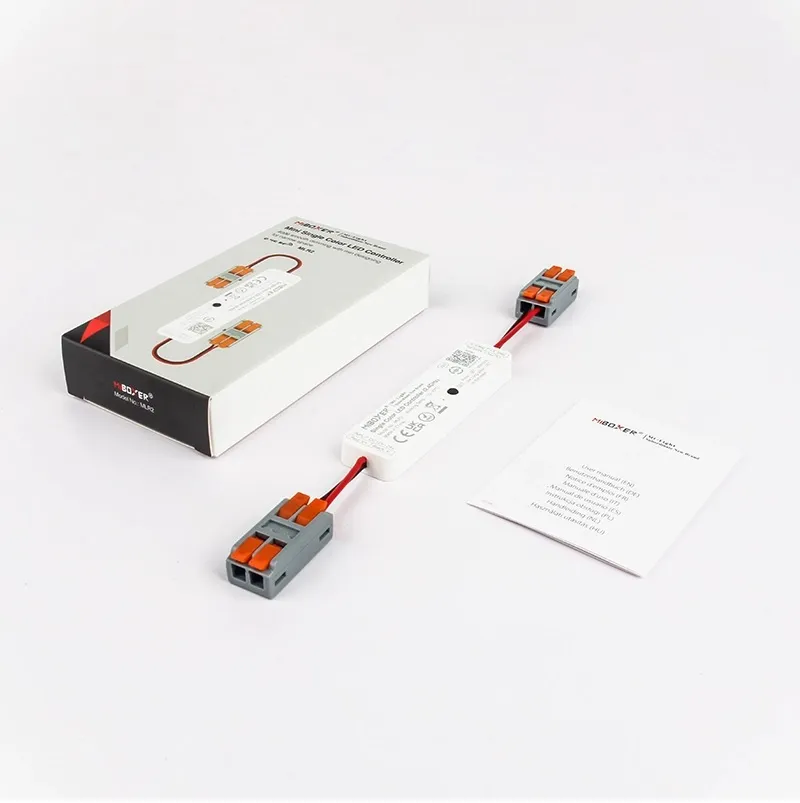 Contrôleur LED MiBoxer MLR2 mini monochrome 2,4G blanc avec connecteurs gris et orange présenté avec son emballage et sa