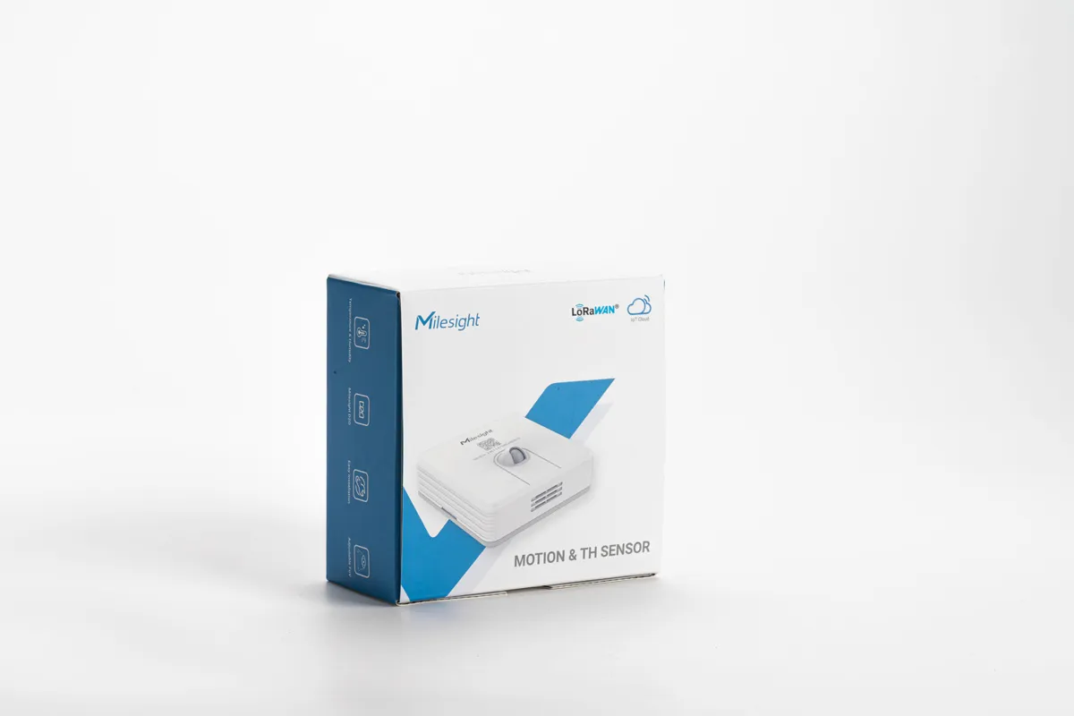 Caja blanca y azul del sensor Milesight IoT Motion & TH WS203-868M con logos LoRaWAN e IoT Cloud y dispositivo de lente Caja blanca y azul del sensor Milesight IoT Motion & TH WS203-868M con logos LoRaWAN e IoT Cloud y dispositivo de lente
