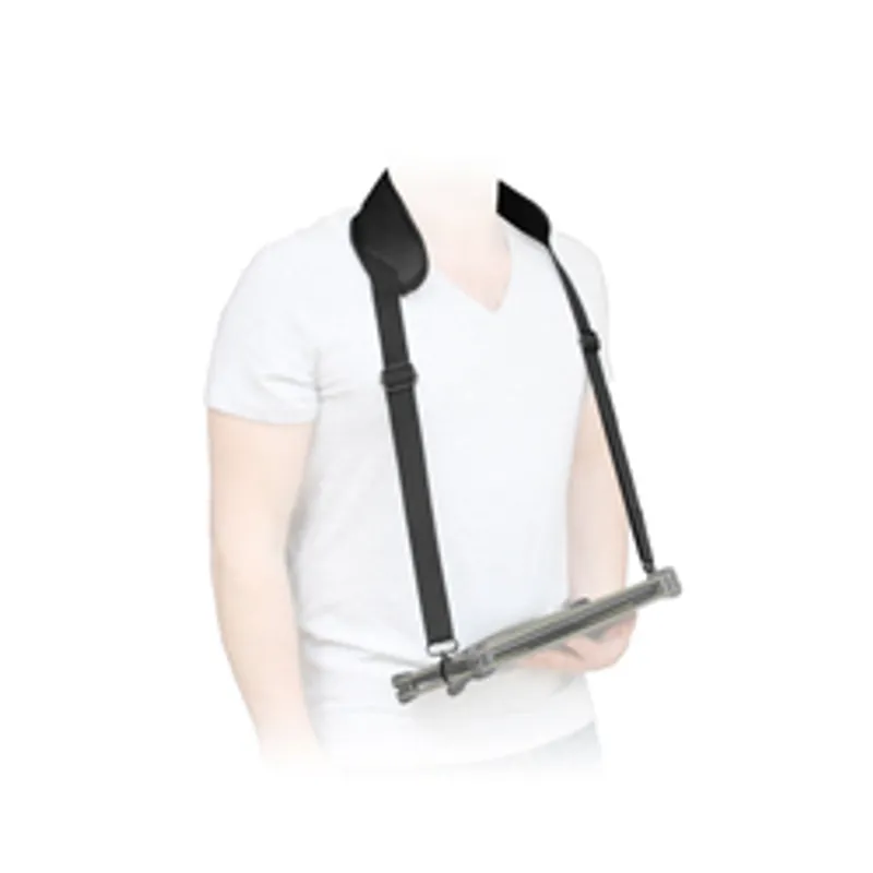 Mobilis Ergonomic Shoulder Strap con Soft Ringen, mostrata su una maglietta bianca con tablet grigio in posizione