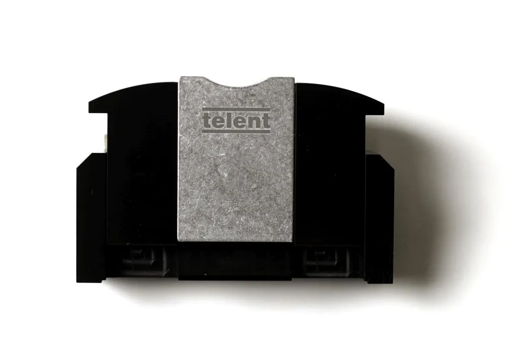 NetPeppers LWL fiber optic splice protector with telent-branded metallic plate for secure fiber splicing in telecom networks.