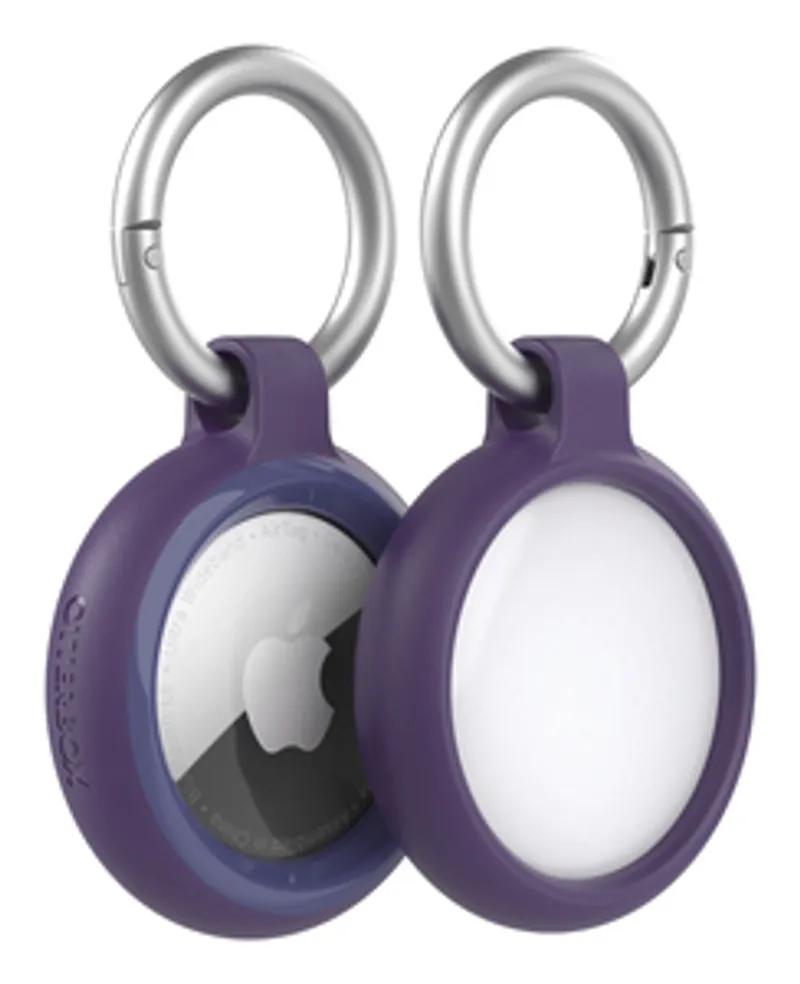 Фиолетовый чехол OtterBox Sleek для AirTag с двумя ракурсами: сзади с логотипом Apple и спереди с белым экраном трекера на
