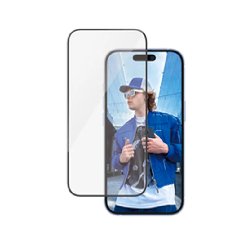 Protector de pantalla PanzerGlass para iPhone 16/15 con cristal ultra resistente detrás de un móvil mostrando a un hombre