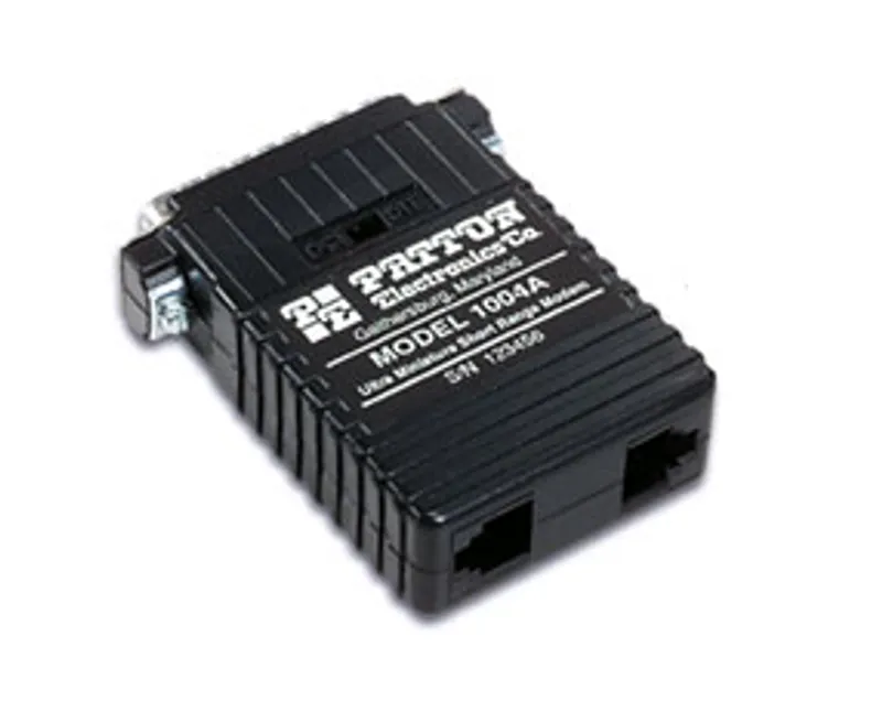 Mini driver Patton 1004AF con porte RJ11 per connessioni telefoniche a corto raggio in ambito professionale.