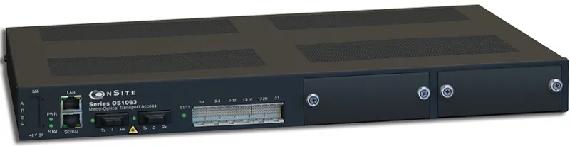 Equipo Patton 1063 BASE L1.1 E1 75 OHM DC frontal con paneles de red, conectores multipin, LEDs y puertos LAN en rack de