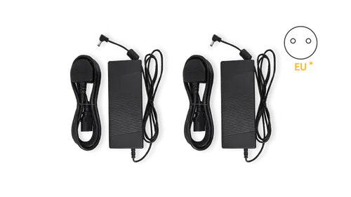 Kit de activación PoE+ Twin Pack de PEPLINK con dos adaptadores de corriente negros idénticos, cables enrollados con Kit de activación PoE+ Twin Pack de PEPLINK con dos adaptadores de corriente negros idénticos, cables enrollados con