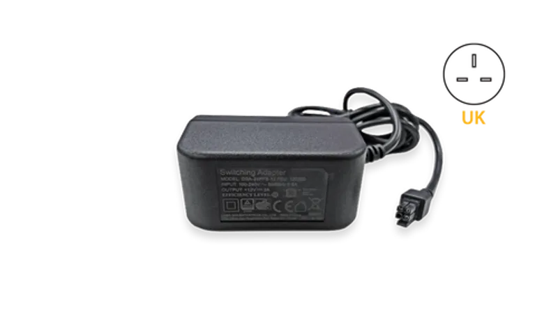 Alimentatore 12V2A 4-pin mostrato su sfondo bianco con cavo avvolto e connettore circolare, etichetta specifiche e icona