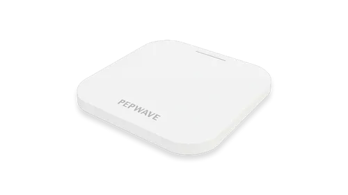 Router AP One AX bianco con design squadrato e angoli arrotondati, logo PEPWAVE e linea superiore in primo piano su sfondo