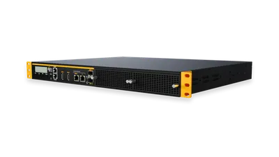Баланс SDX Pro, чёрное сетевое устройство с жёлтыми креплениями для монтажа в стойку, дисплеем, кнопками, USB-портами и Баланс SDX Pro, чёрное сетевое устройство с жёлтыми креплениями для монтажа в стойку, дисплеем, кнопками, USB-портами и