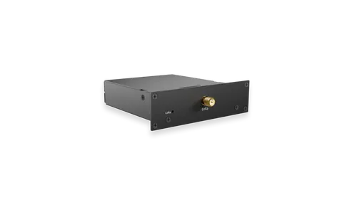 Модуль расширения Peplink FlexModule Mini LoRaWAN для Balance 20X, вид спереди и сбоку на белом фоне. Модуль расширения Peplink FlexModule Mini LoRaWAN для Balance 20X, вид спереди и сбоку на белом фоне.