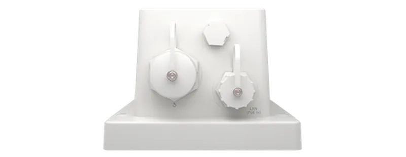MAX BR1 IP67 Industrial Outdoor 4G LTE Router, retro con connettori antenna e porte etichettate LTE MAIN e LTE AUX,