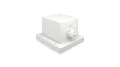 MAX BR1 IP67 Industrial Outdoor 4G LTE Router, dispositivo industriale bianco a scatola vista da angolo alto su base MAX BR1 IP67 Industrial Outdoor 4G LTE Router, dispositivo industriale bianco a scatola vista da angolo alto su base
