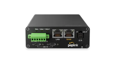 MAX Transit Duo Pro, задняя панель чёрного роутера с зелёным клеммником, USB-C, LAN/WAN-портами, 4-контактным разъёмом и