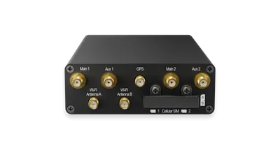 MAX Transit Duo Pro, задняя панель чёрного сетевого устройства с позолоченными SMA-разъёмами для антенн Main, Aux, GPS и