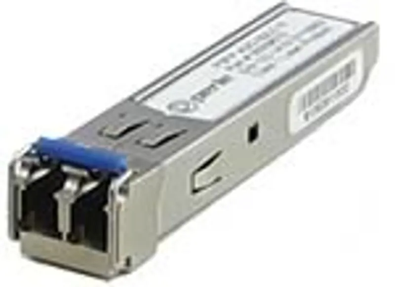 Módulo SFP Perle PSFP-100D-M2LC2-XT de metal plateado con pestillo azul sobre puertos LC dúplex y etiqueta blanca en vista