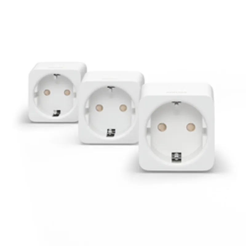 Philips Hue SmartPlug Steckdose Weiß 3er Set, три белые кубические умные розетки в диагональном ряду, вид спереди с