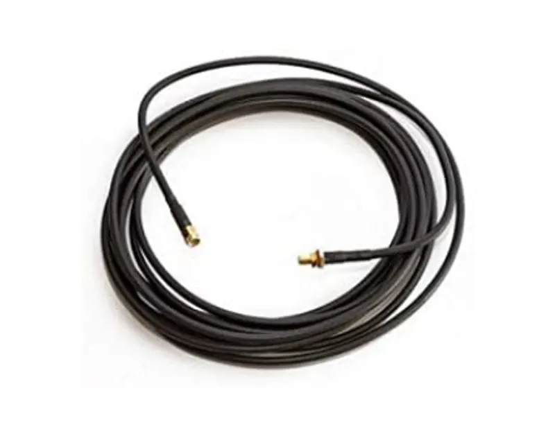 CAB-094 10m Cable coaxial negro con conectores SMA macho y hembra dorados sobre fondo blanco.