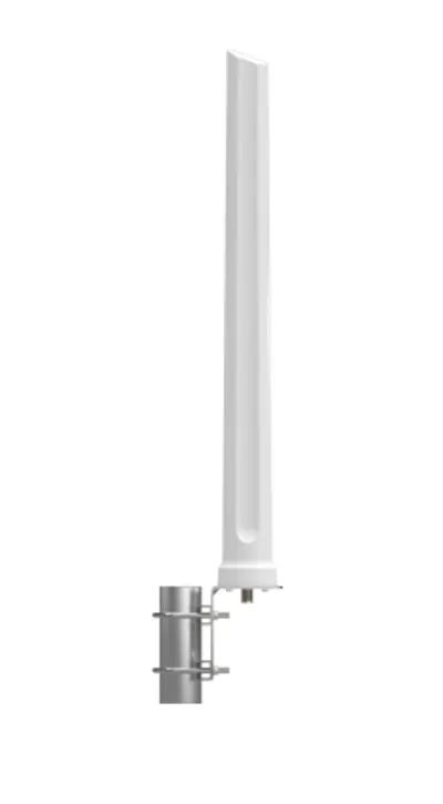 Poynting 5G/LTE-Marineantenne A-OMNI-0293-V1-01 weiß mit N-Type-Buchse an grauem Mast mit U-Bolzen-Klemme montiert.