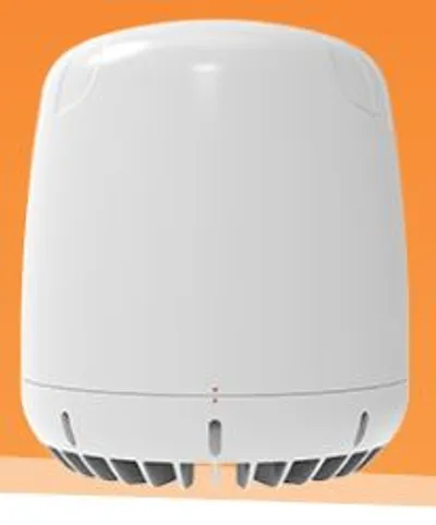 Poynting A-WHUNTER-001-V3-102 Marine-5G/LTE-Antenne mit 6x 4x4 MIMO, weiße Kuppelform auf orangefarbenem Hintergrund.
