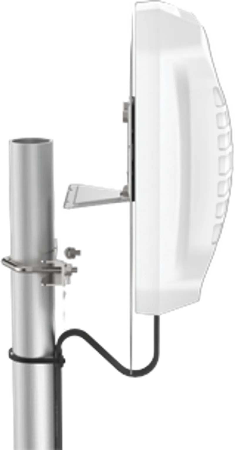 Poynting · Antennen · LTE/GSM · Mast/Wand · A-XPOL-0016 · weiß · SMA (M) · 8dbi Cross Polarised Flatpatch ·  SMA - Male · 5m