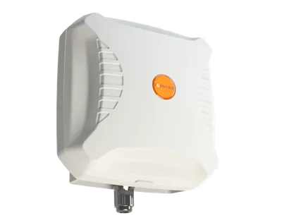 Weiße Poynting 5G/LTE-Antenne A-EPNT-0002-V3-01 mit SMA-Anschluss, seitlich belüftetes Gehäuse mit orangefarbenem Logo an