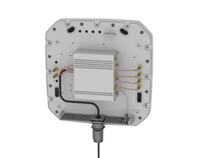 Poynting A-EPNT-0002-V3-01 5G/LTE-Antenne weiß mit SMA-Anschluss, Rückansicht Gehäuse mit Montagelöchern und internen