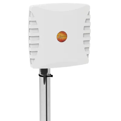 Weiße Poynting A-WLAN-060-V1 Dual-Band-Richtantenne mit 18dBi für 2,4/5GHz an silbernem Mast montiert. Weiße Poynting A-WLAN-060-V1 Dual-Band-Richtantenne mit 18dBi für 2,4/5GHz an silbernem Mast montiert.