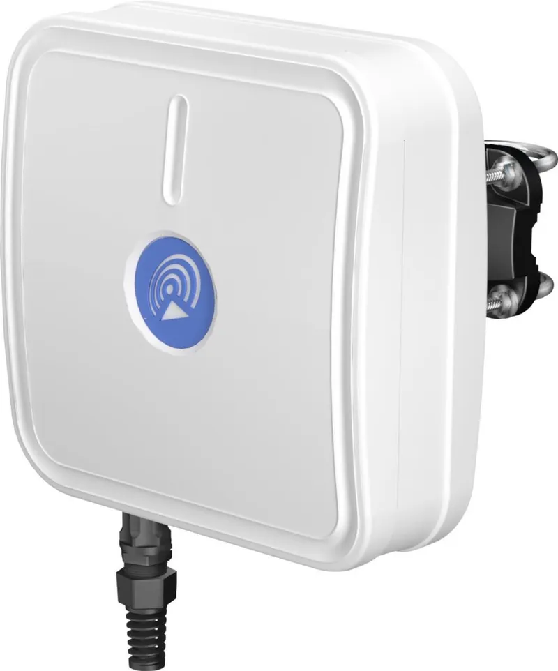 Белая направленная антенна QuWireless AX09M QuMax 6 dBi с вертикальной поляризацией, квадратной формы с логотипом и
