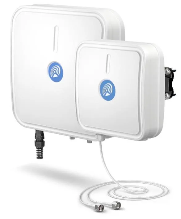 QuMax XR2 RUTX12 Kit mit 2 Hochleistungs-LTE-Antennen, Dualband-Wi-Fi, GPS und Bluetooth – zwei weiße Outdoor-Einheiten mit