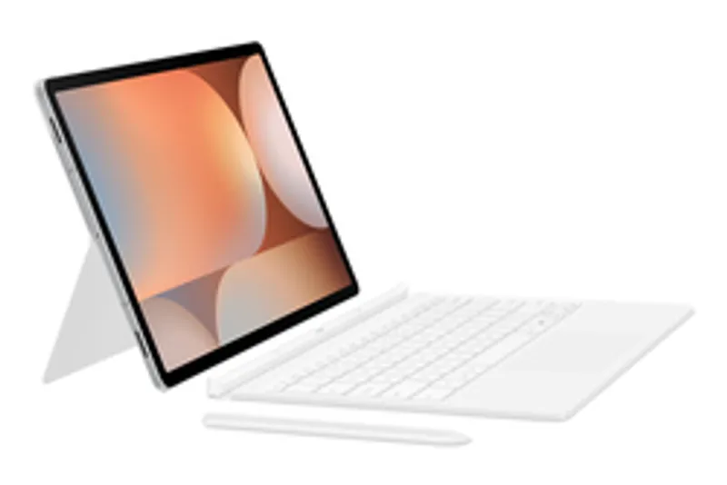 Samsung Book Cover Keyboard für Tab S10+/S9+/S9 FE+ White mit aufgestellter Tablet-Hülle und S Pen auf weißem Hintergrund.