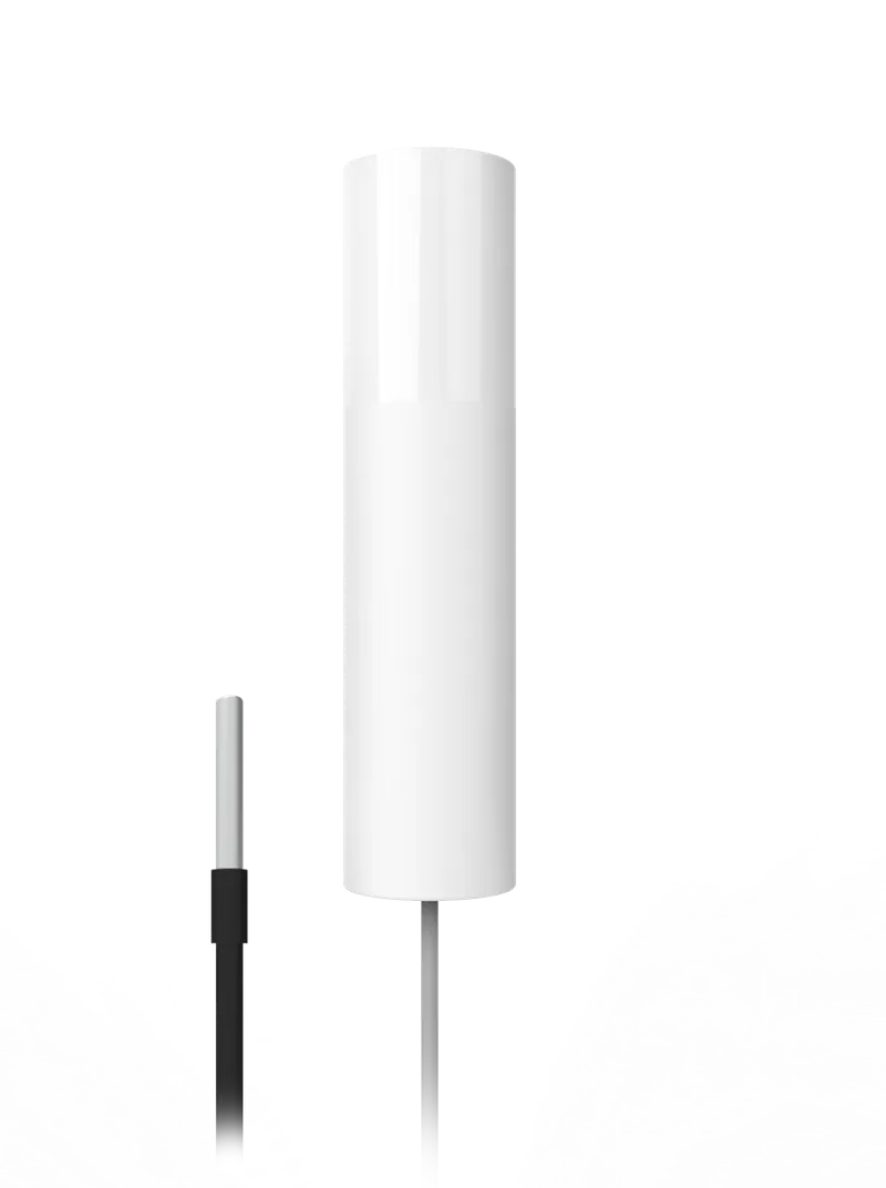 Senzemo LoRa-Sensor Senstick STP40 mit weißem Gehäuse und schwarzer Temperaturfühler-Sonde auf dunklem Hintergrund.