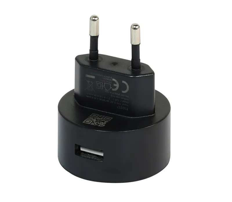 Adaptador de corriente negro Shelly Zubehör con clavijas europeas, base cilíndrica, puerto USB y código QR para accesorios