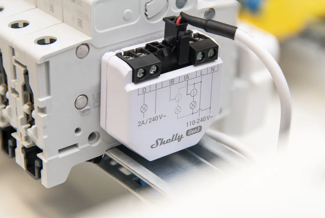Shelly EM Gen3 energy meter with 50A clamp on DIN rail, wired setup for WiFi-enabled power monitoring in electrical