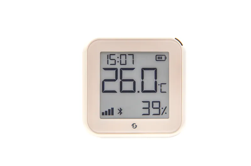 Shelly H&T Gen 3 ivoire affichant température 26°C, humidité 39% et heure 15:07 avec batterie, Bluetooth et Wi-Fi actif sur