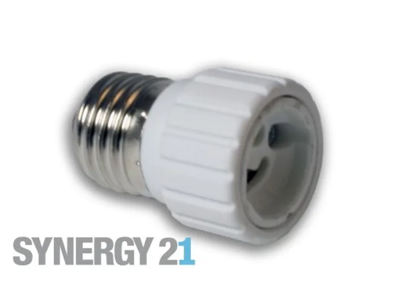 Adaptateur LED Synergy 21 E27 vers GU10 blanc et argent pour conversion d’ampoules avec logo visible en bas à gauche.