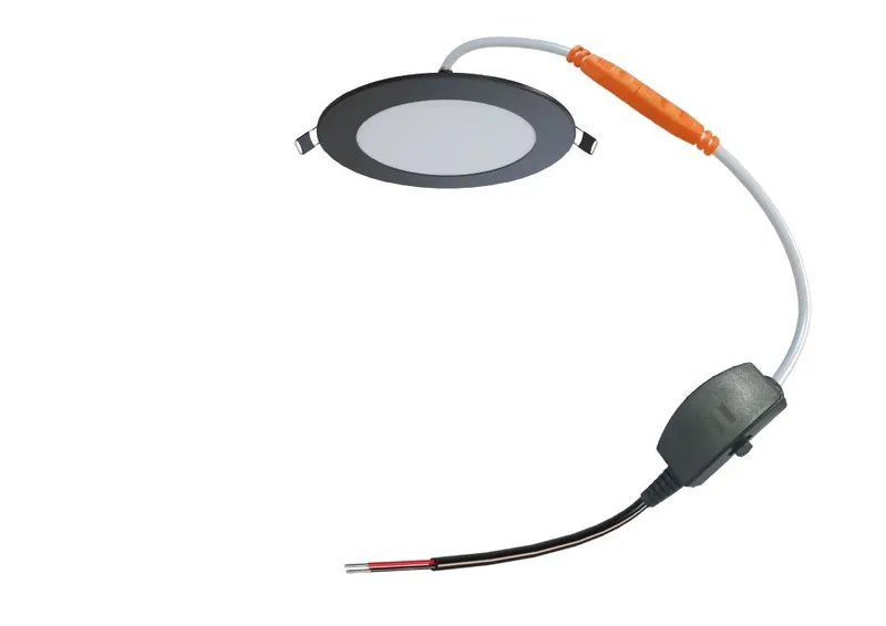 Сверхтонкая светодиодная панель Synergy 21 LED Ultra Slim V6 6W с чёрной рамкой и белым рассеивателем, подключённая к
