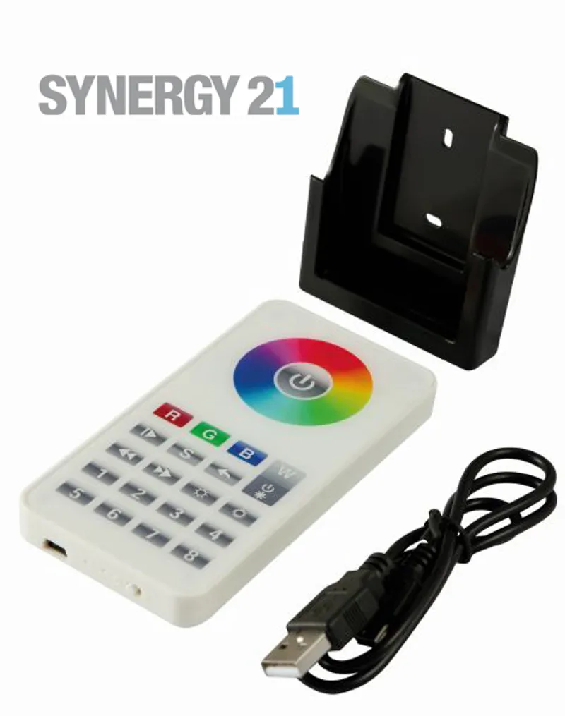 Пульт Synergy 21 LED Serie EOS 05 RGB-W с цветовым колесом, кнопками, подставкой и USB-кабелем для управления освещением.
