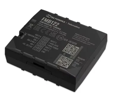 Teltonika FMB122 2G/GSM автомобильный GPS-трекер с BLE 4.0 и двойной SIM, вид сверху на матовую черную прямоугольную