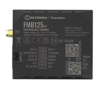 Черный Teltonika FMB125 EXT терминал сверху, показаны задняя маркировка, золотой разъем GNSS антенны, диаграмма выводов