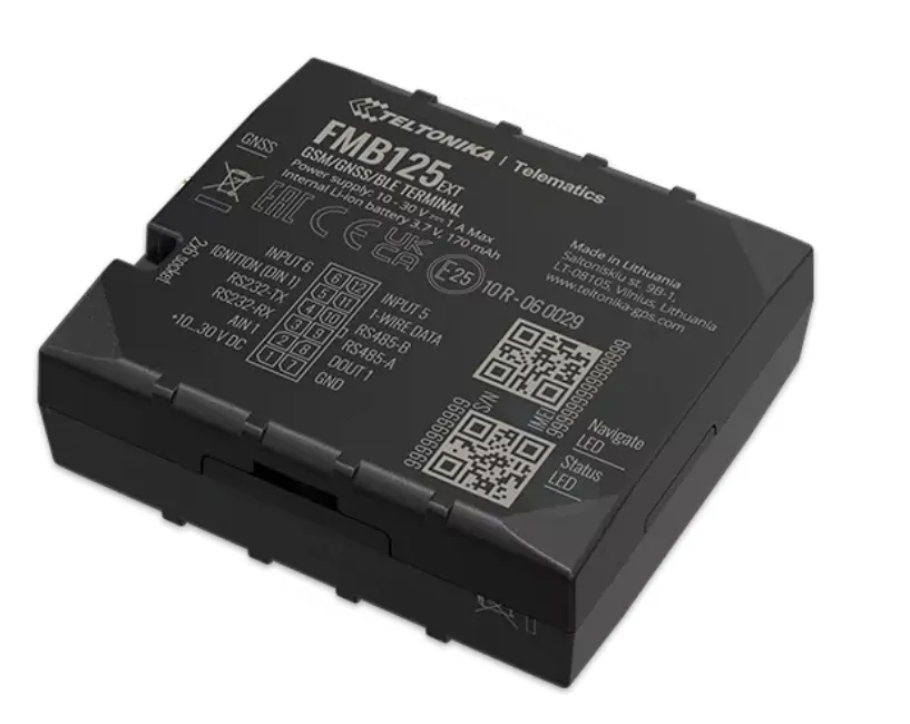 Черный прямоугольный Teltonika FMB125 2G GPS-трекер для транспорта с GNSS/GSM/BLE 4.0, вид сверху, показаны белые надписи,